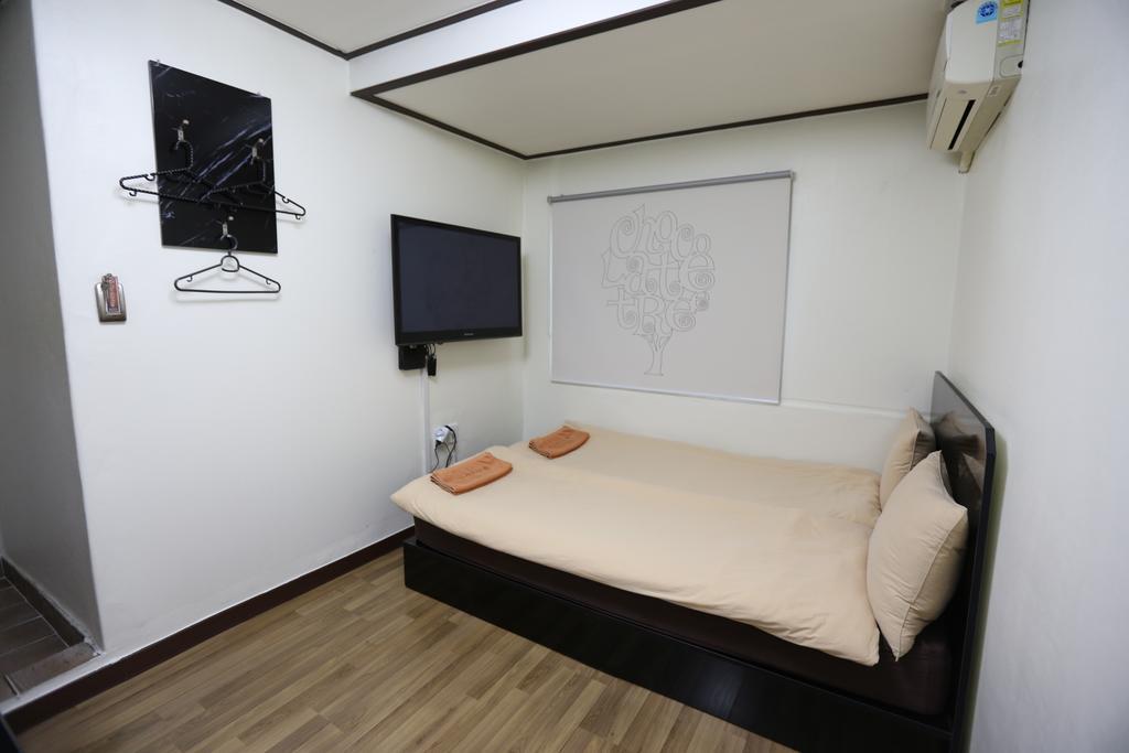 Chocolate Tree Sinchon Hotel Seoul Exterior photo