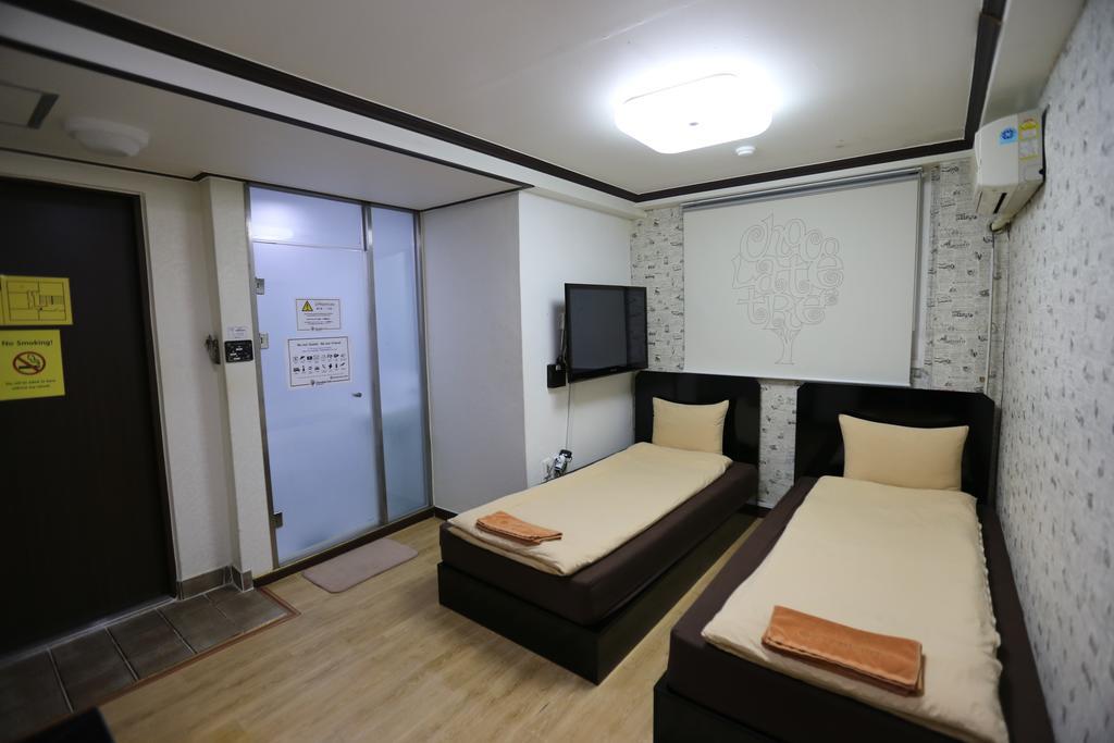 Chocolate Tree Sinchon Hotel Seoul Exterior photo