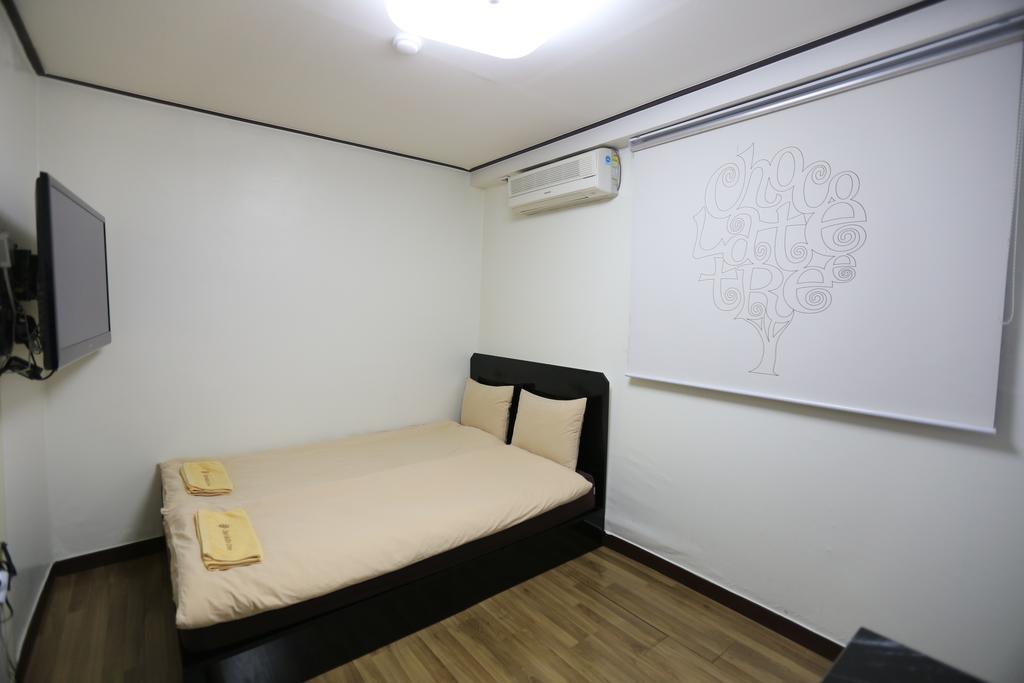Chocolate Tree Sinchon Hotel Seoul Exterior photo