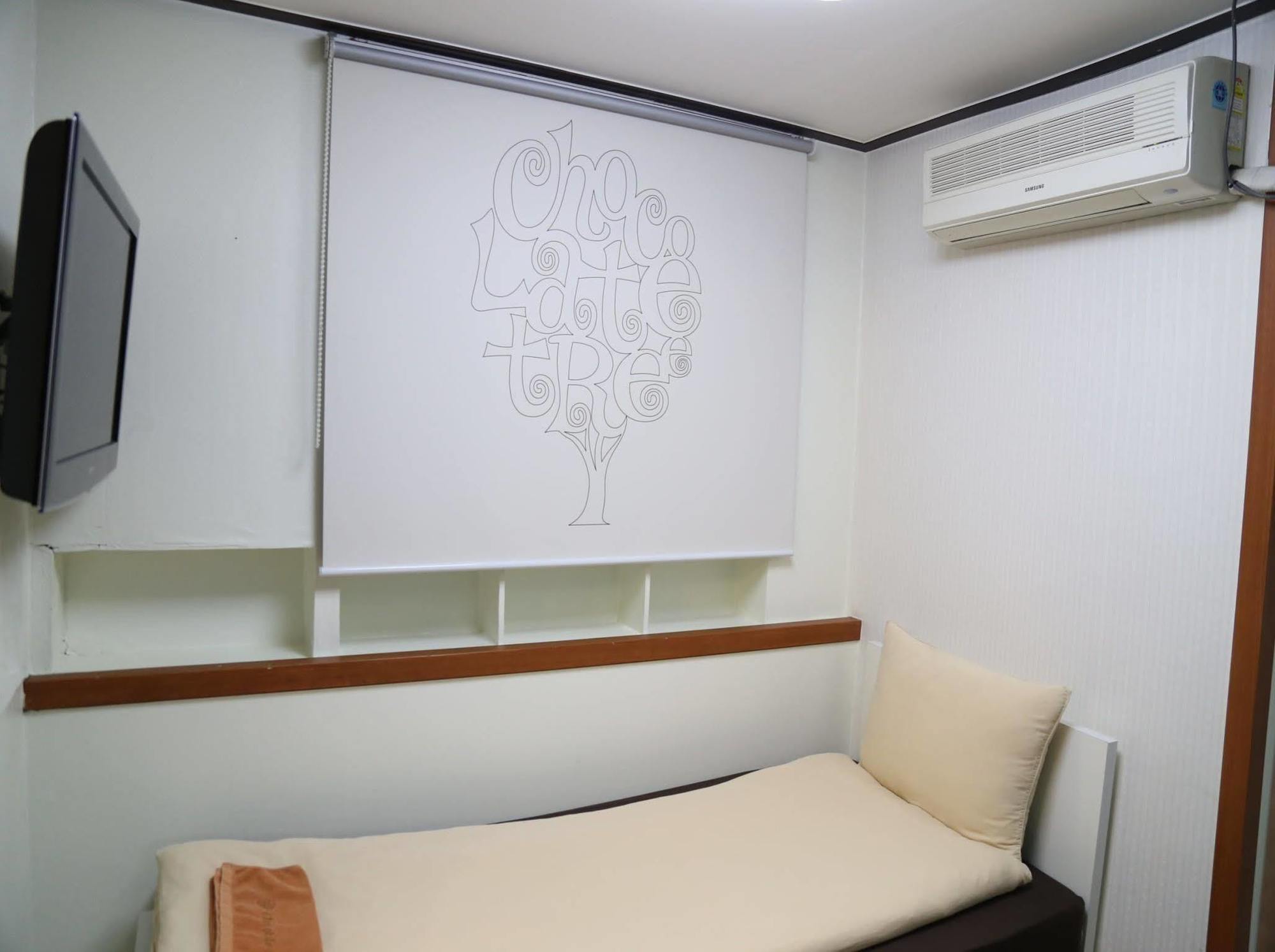 Chocolate Tree Sinchon Hotel Seoul Exterior photo